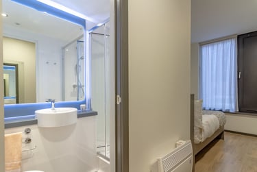 Gold En Suite at The Tannery, 115 Bath Lane, New Parks, Leicester, LE35EU - Image 8